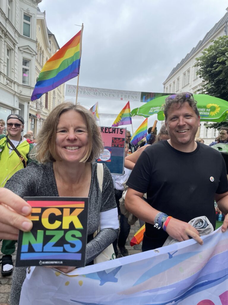 Wissen schafft Vielfalt: Ein starkes Zeichen beim CSD Schwerin